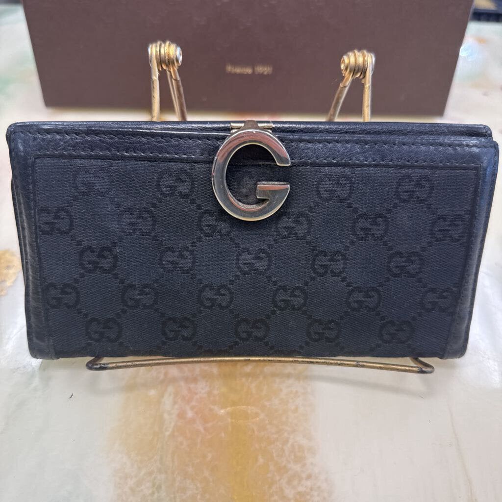 black G wallet