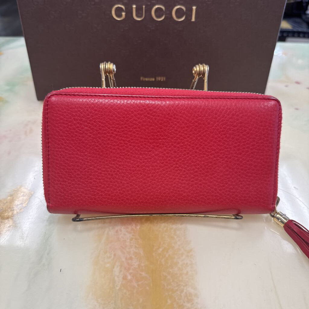 Red soho interlocking tassel zip around wallet