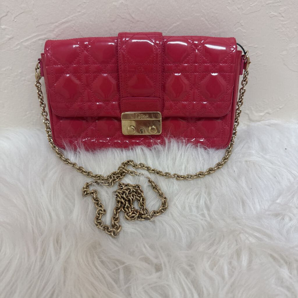 Fuschia Cannage Patent Leather New Lock Pouch