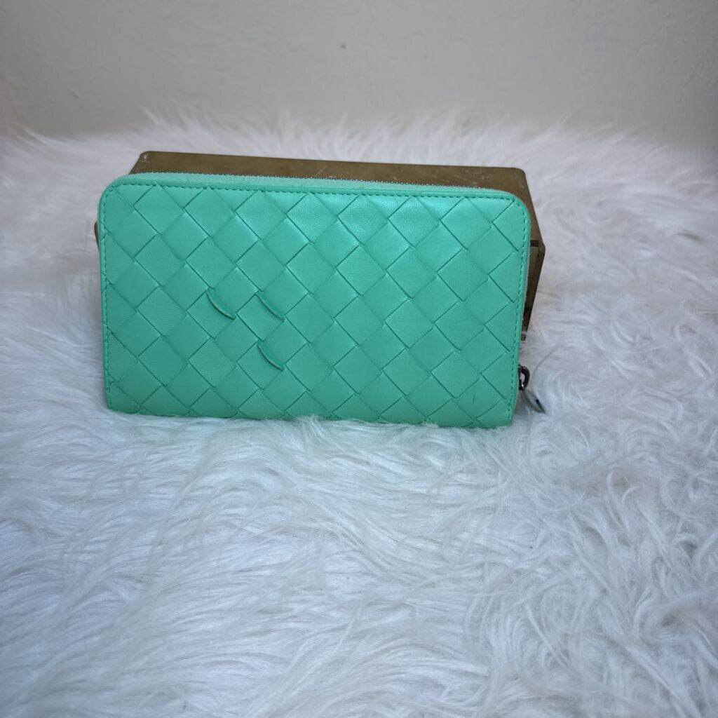 Green Leather Intrecciato Cassette Zippy Wallet