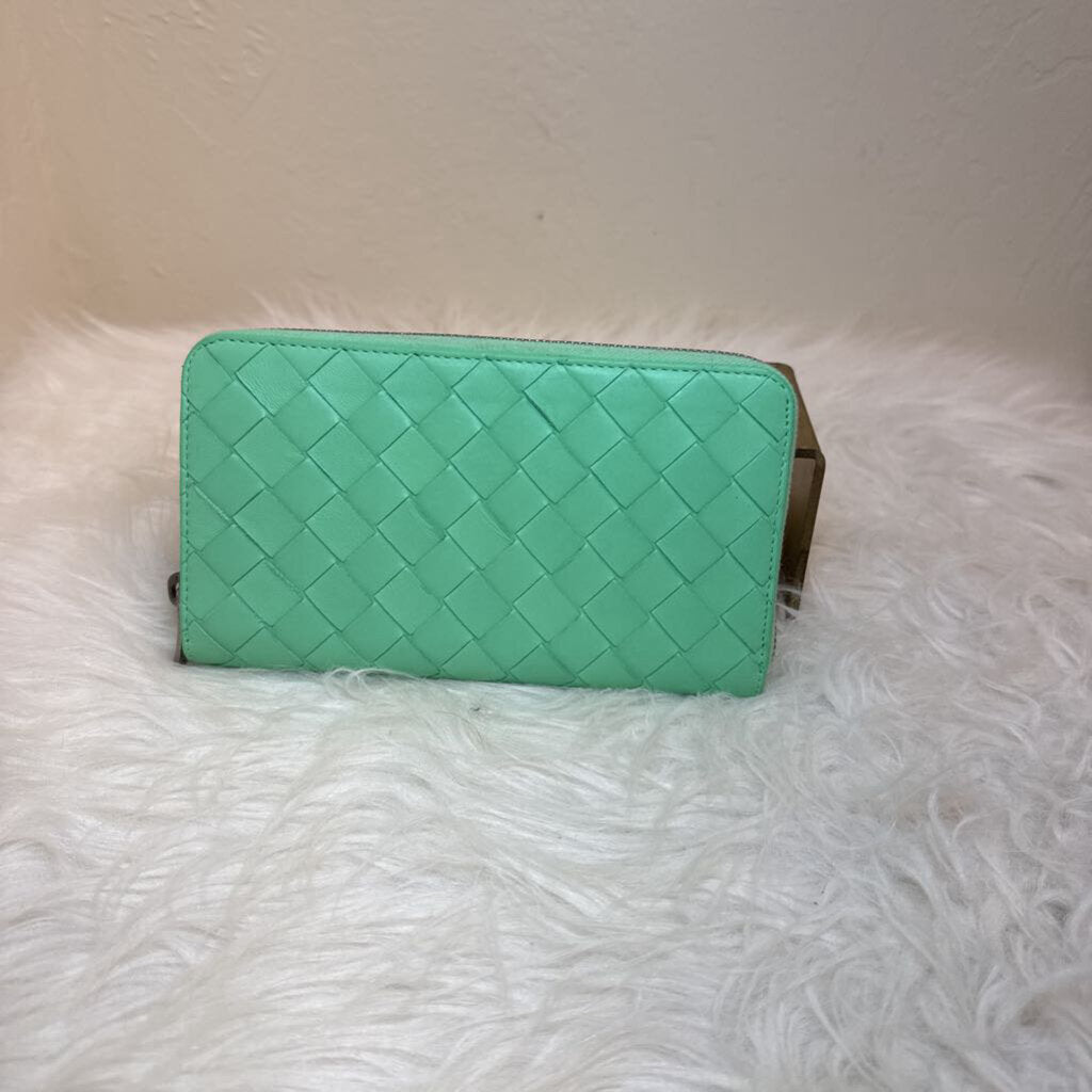 Green Leather Intrecciato Cassette Zippy Wallet
