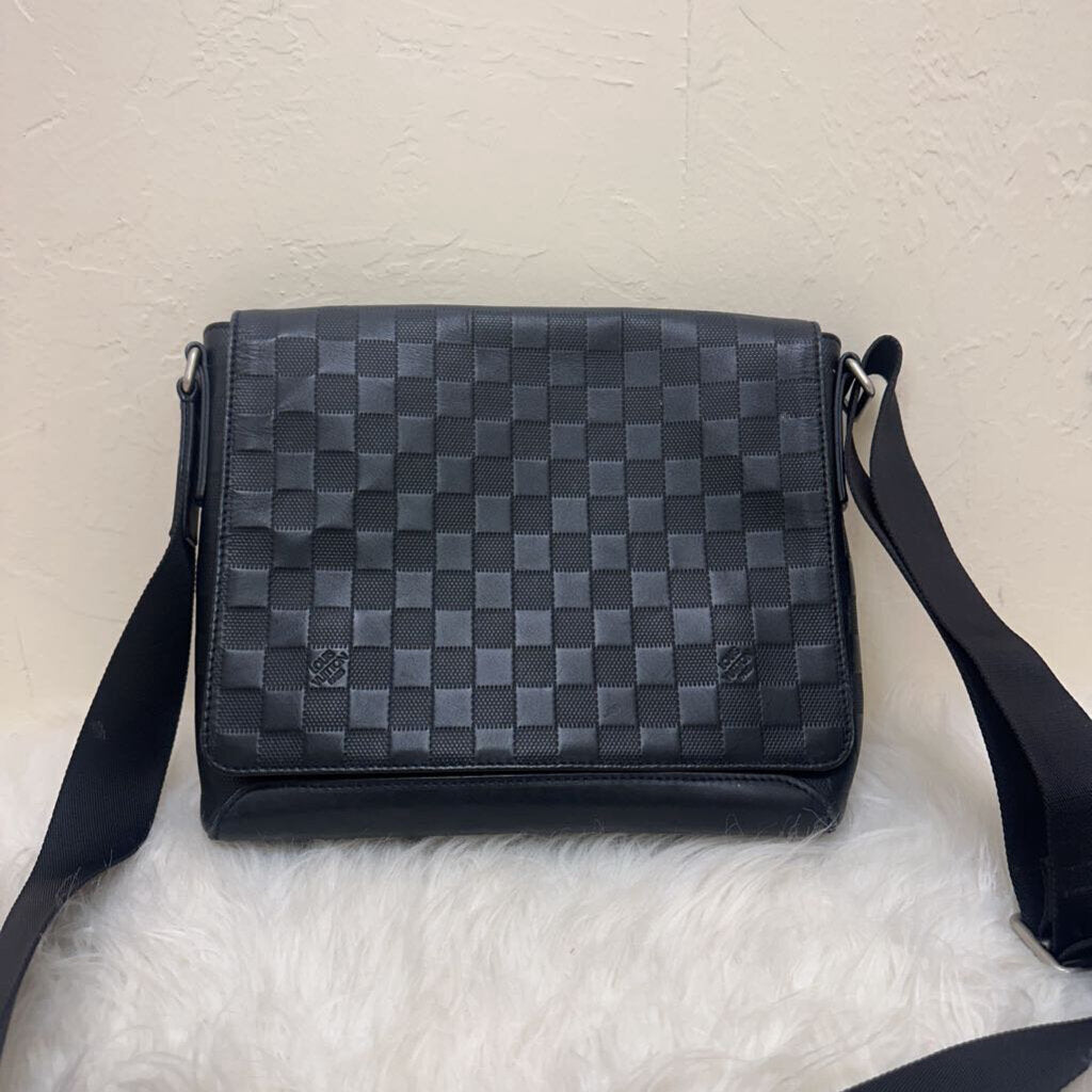 Damier Infini Leather District PM Messenger