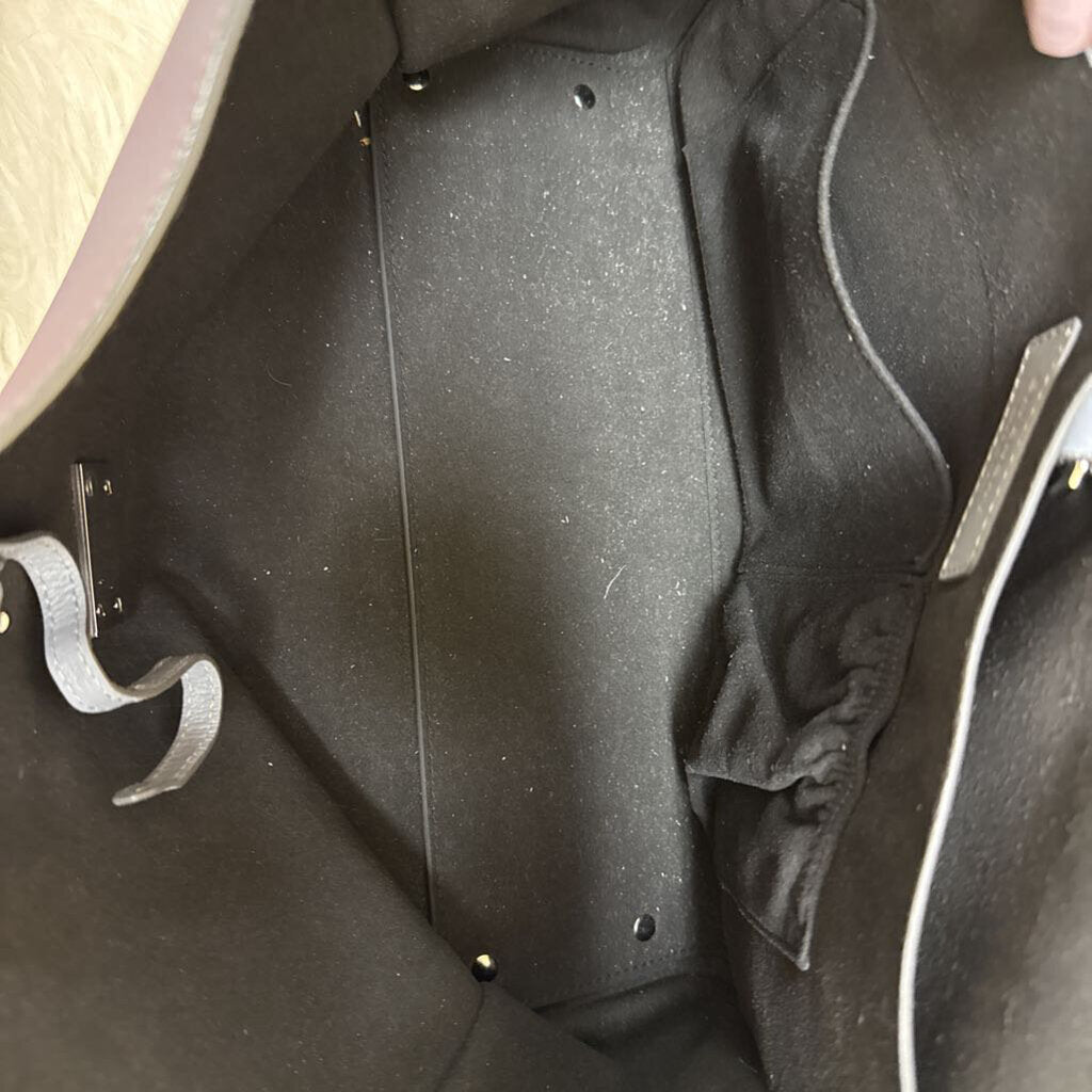 Shark Medium Shoulder Bag