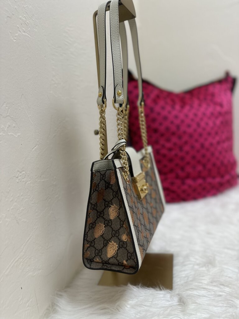 GG Supreme Berry Small Padlock