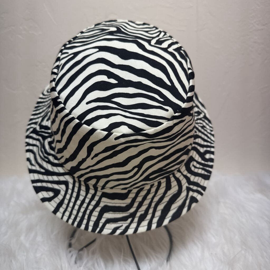 Bucket hat - NWT