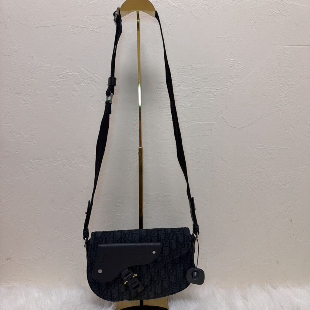 Black Oblique Jacquard Saddle Messenger