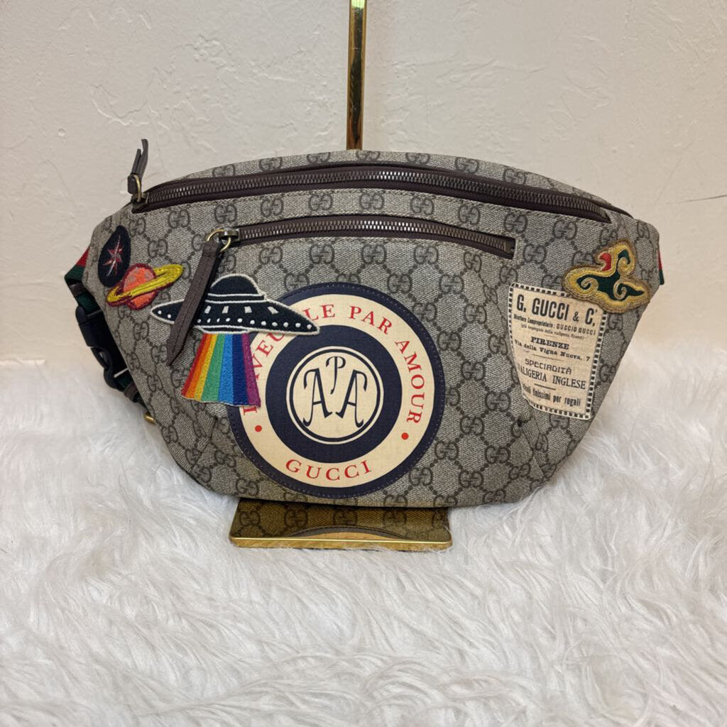 Courrier GG Supreme Canvas Belt Bag