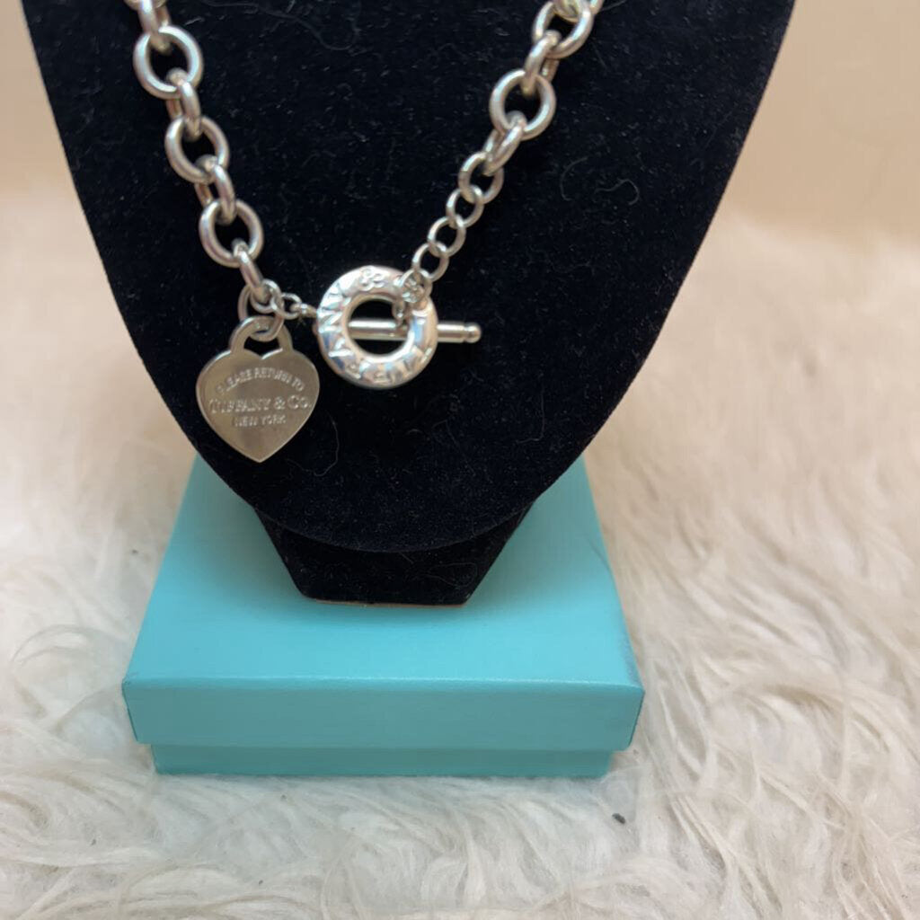 Return to Tiffany & Co. Heart Tag Toggle