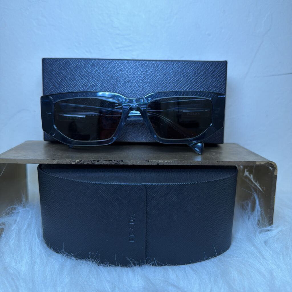 Sunglasses w/ Triangle Logo (Case & Box)