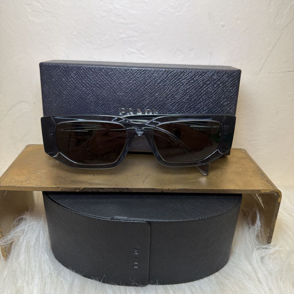 Sunglasses w/ Triangle Logo (Case & Box)
