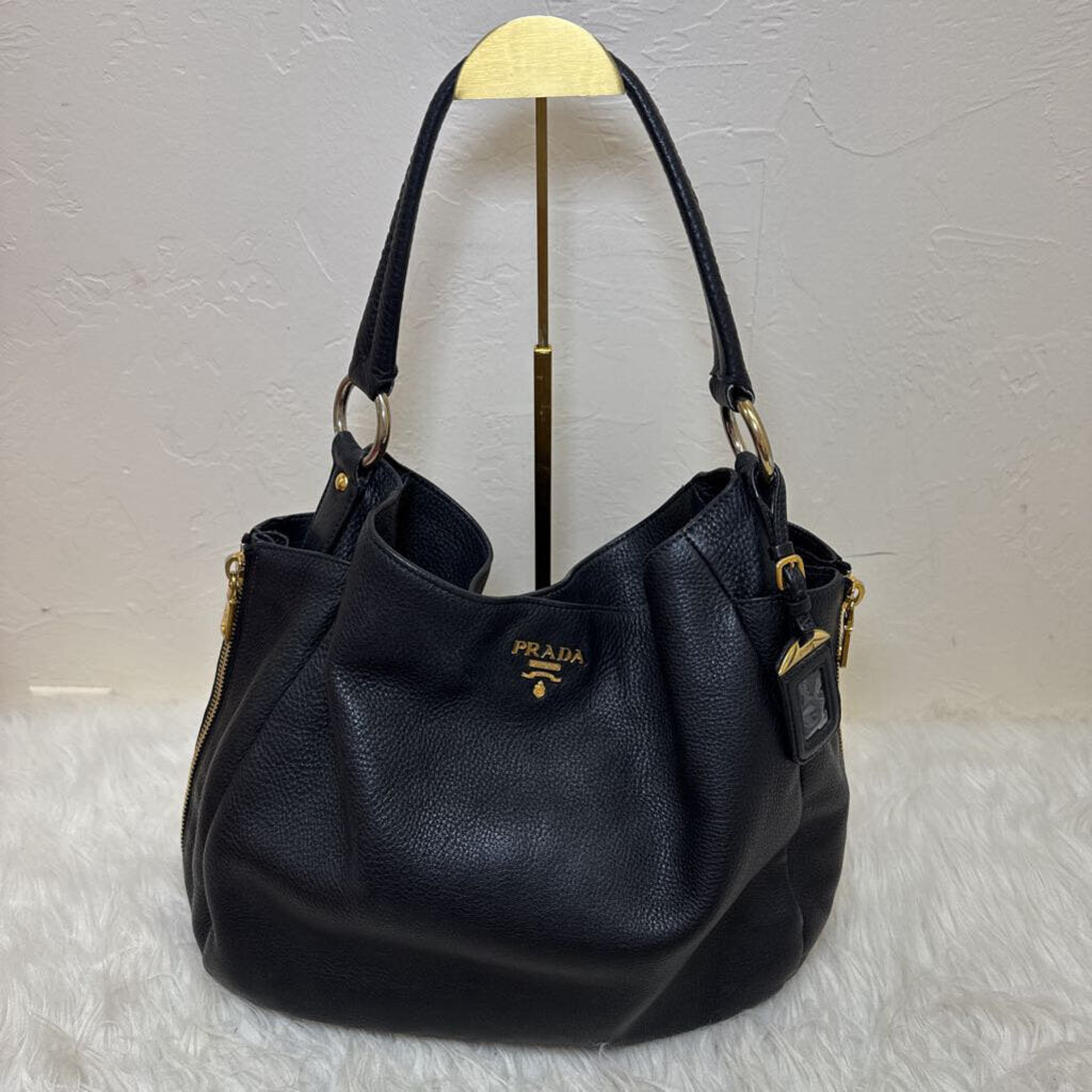 Side Pocket Zip Hobo in Vitello Pebbled Leather