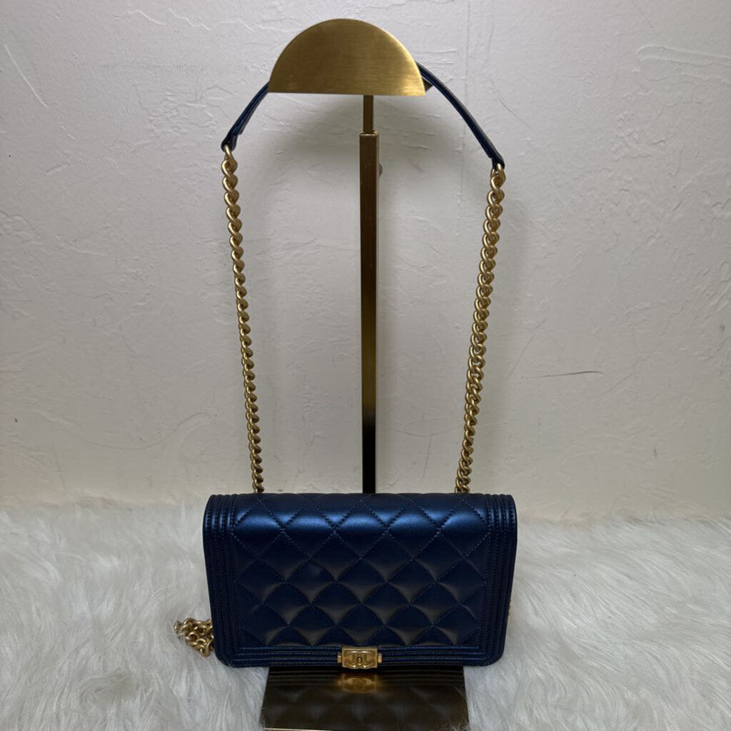 Boy Wallet on Chain