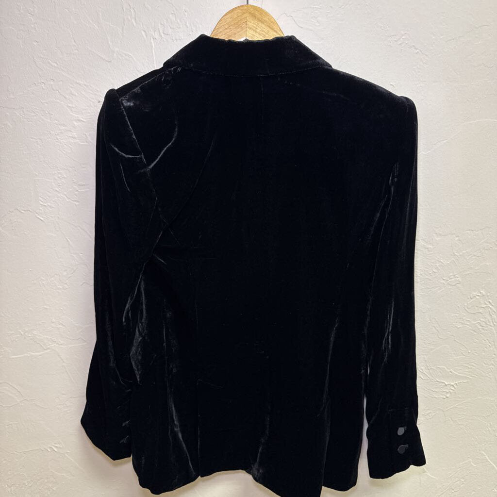Velvet One Button w/ Satin Lapels