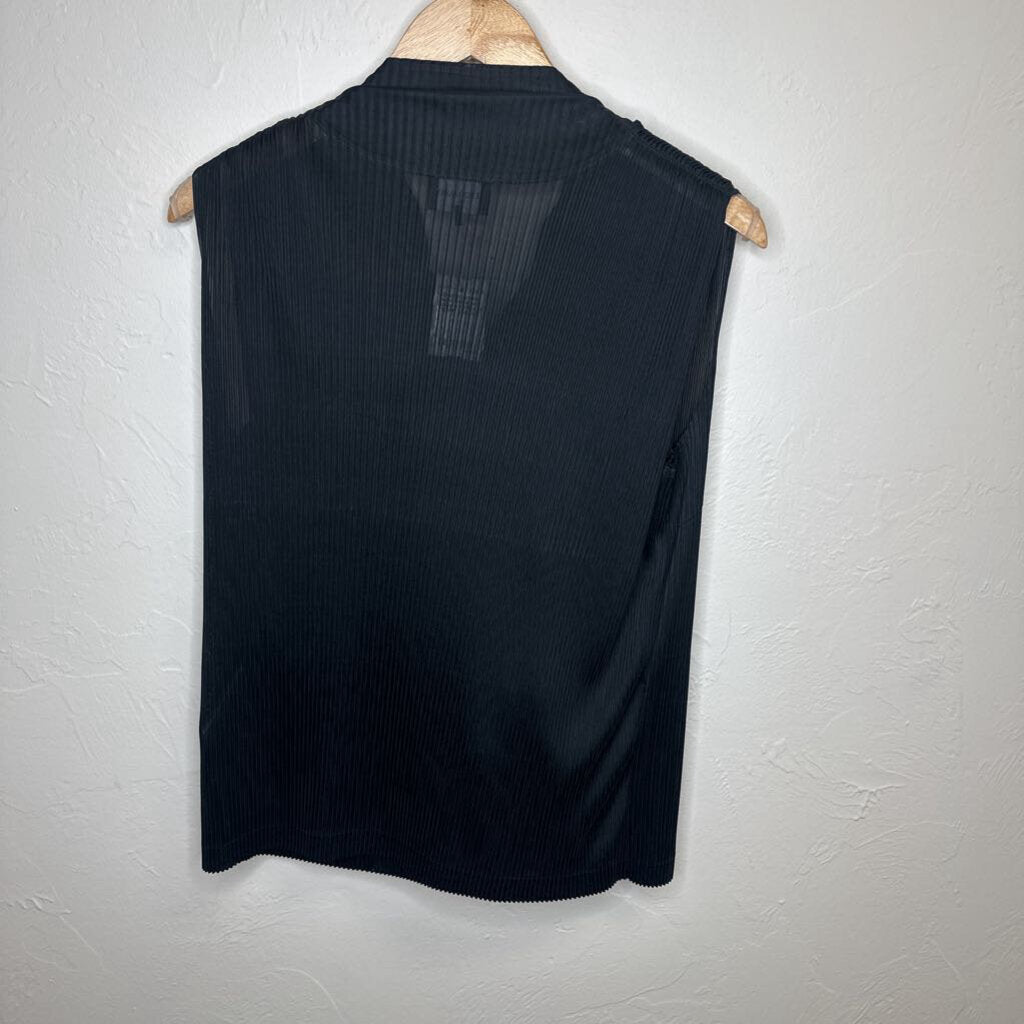 sleeveless dressy blouse w ruffles