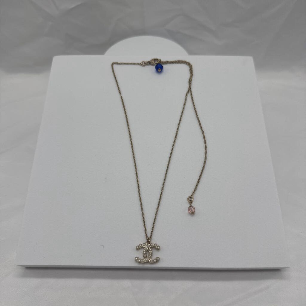 Chanel Bijoux Fantasie Faux Pearl Pendant necklace