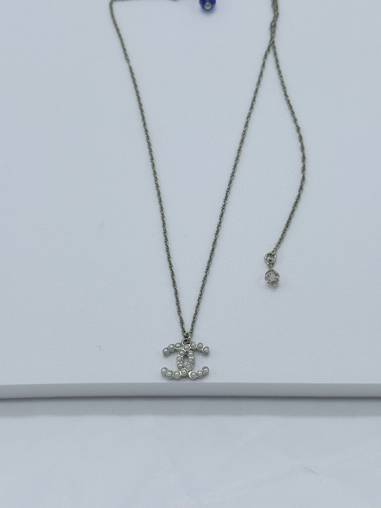 Chanel Bijoux Fantasie Faux Pearl Pendant necklace