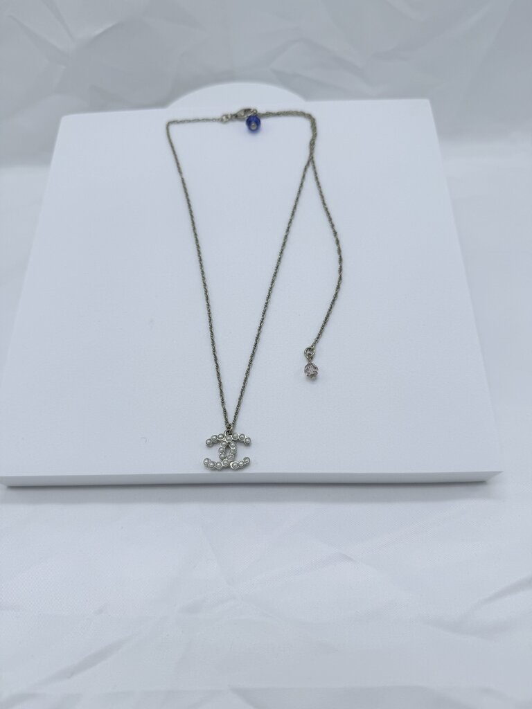 Chanel Bijoux Fantasie Faux Pearl Pendant necklace