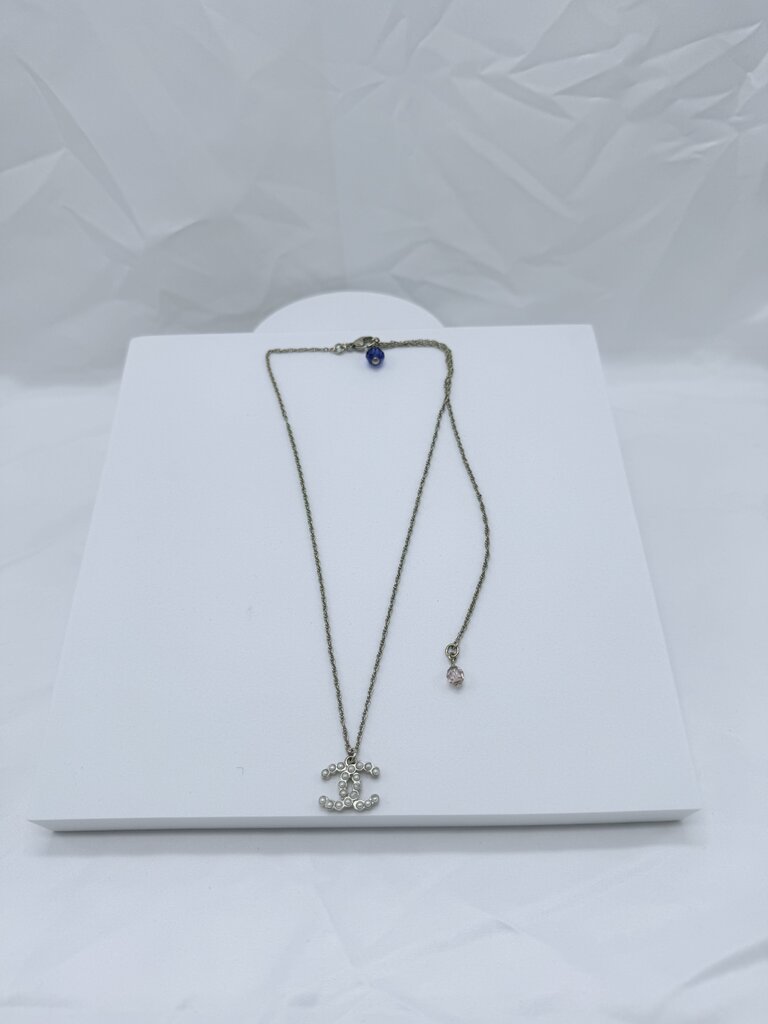 Chanel Bijoux Fantasie Faux Pearl Pendant necklace