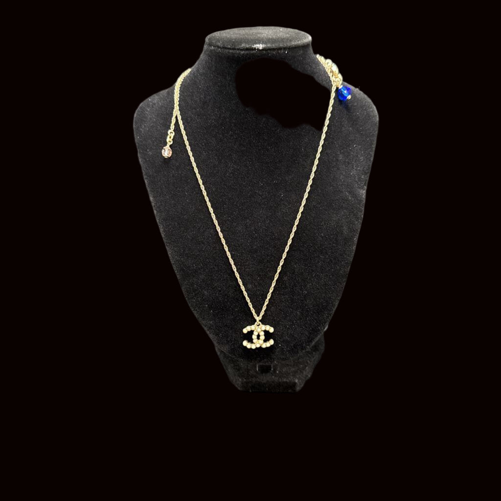 Chanel Bijoux Fantasie Faux Pearl Pendant necklace