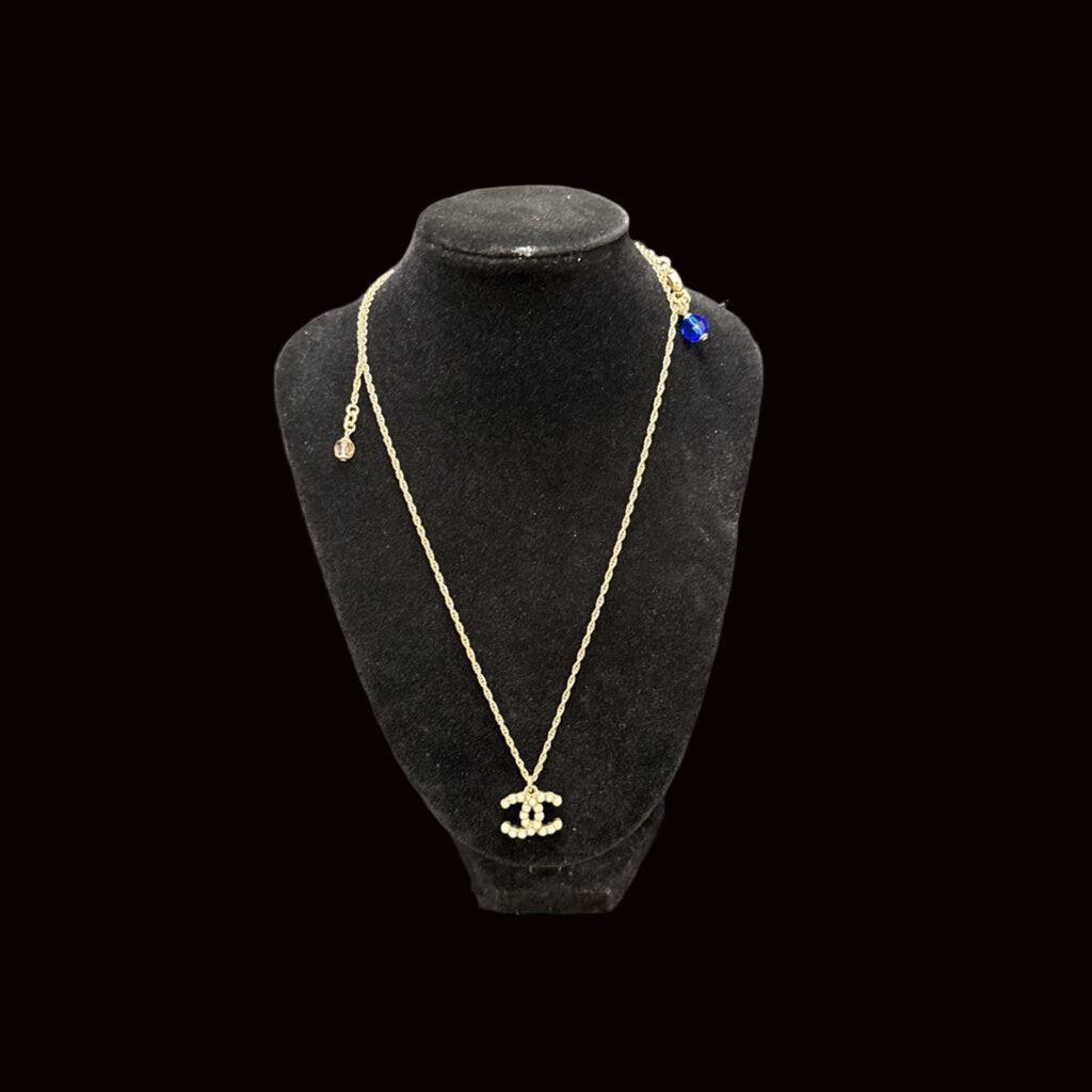 Chanel Bijoux Fantasie Faux Pearl Pendant necklace