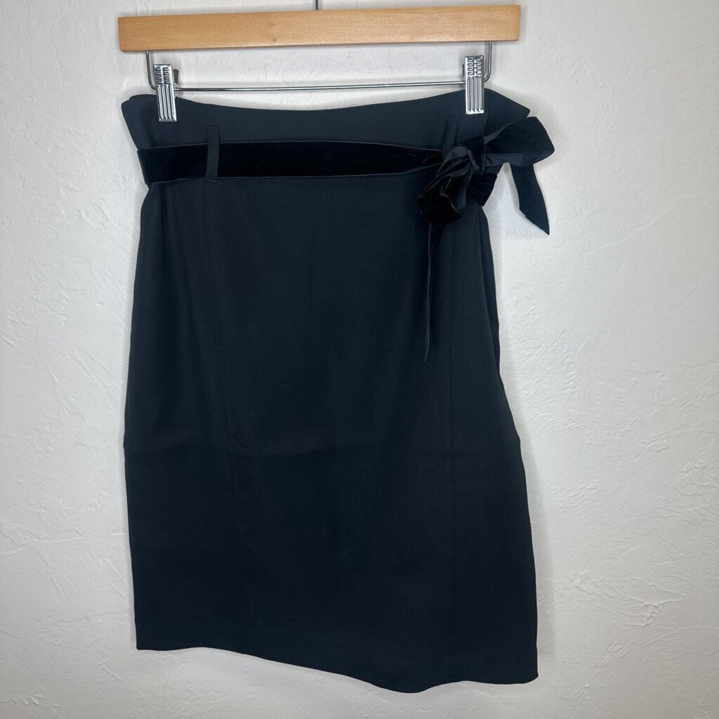 Black skirt with tie