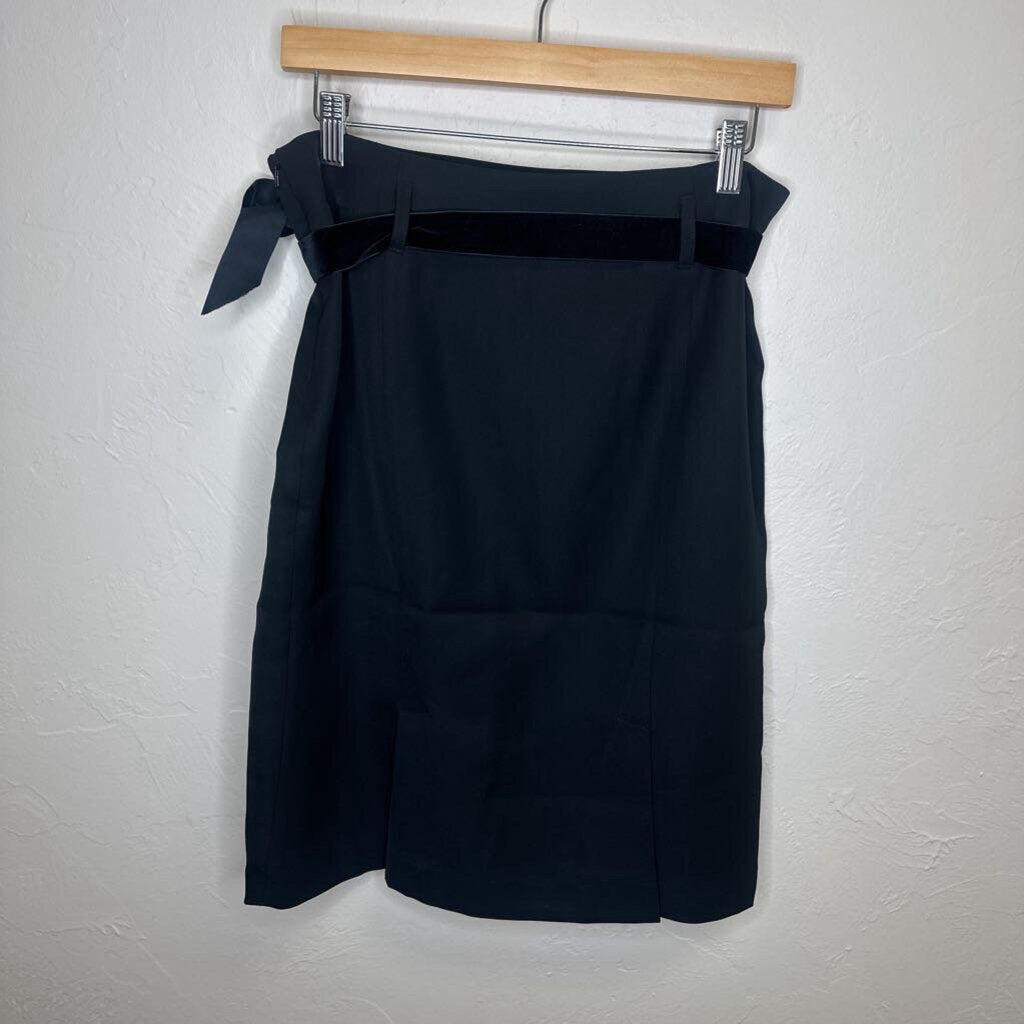 Black skirt with tie