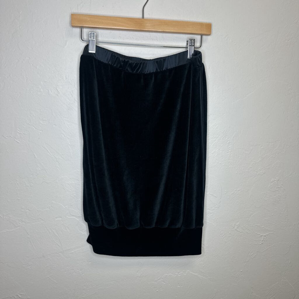 Black skirt