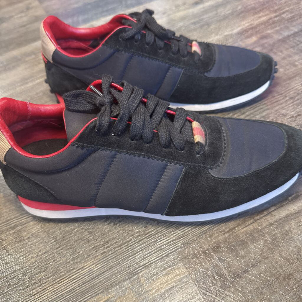 Reeth Black Low Top Sneakers