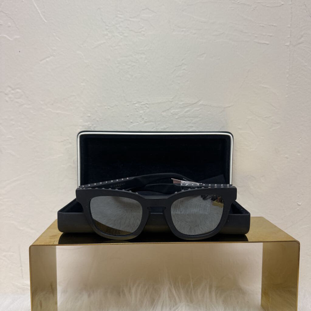 Black Sunglasses with Case