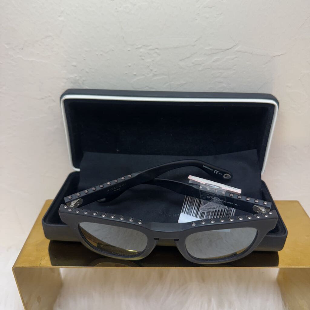 Black Sunglasses with Case