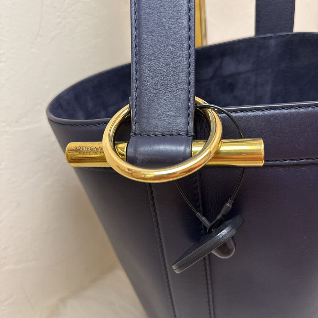 Black JJ Shoulder Bag Medium