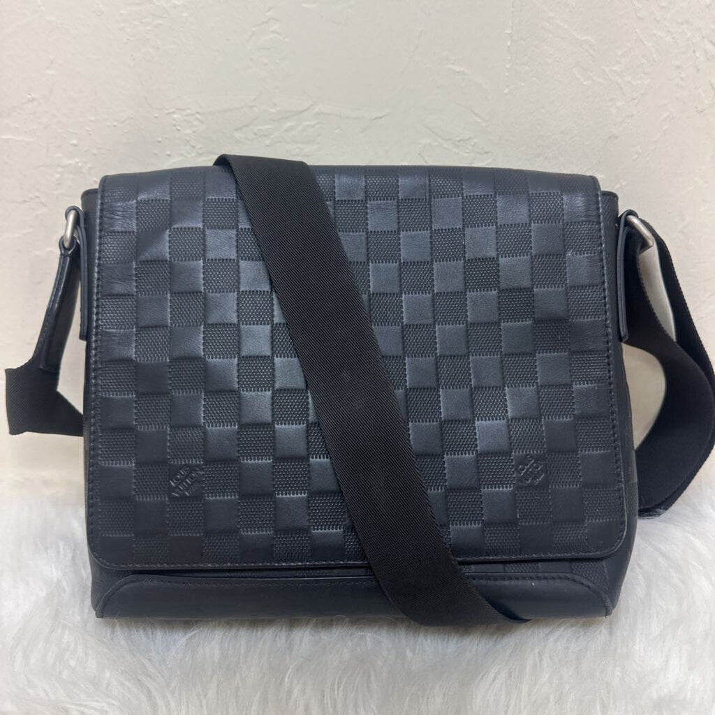 Damier Infini Leather District PM Messenger