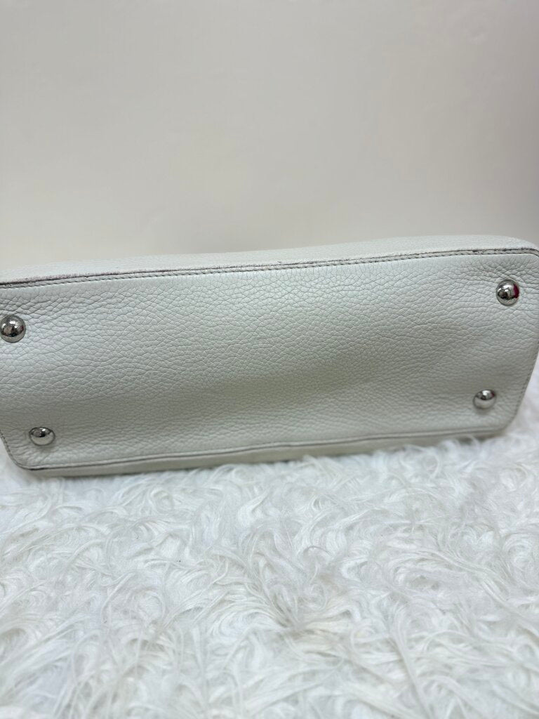 Ivory Taurillon Leather Capucines