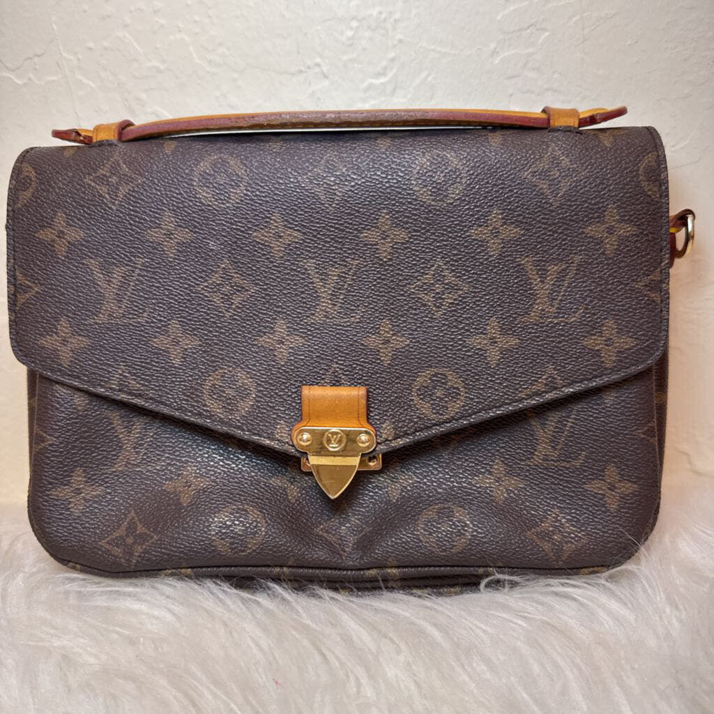Monogram Metis