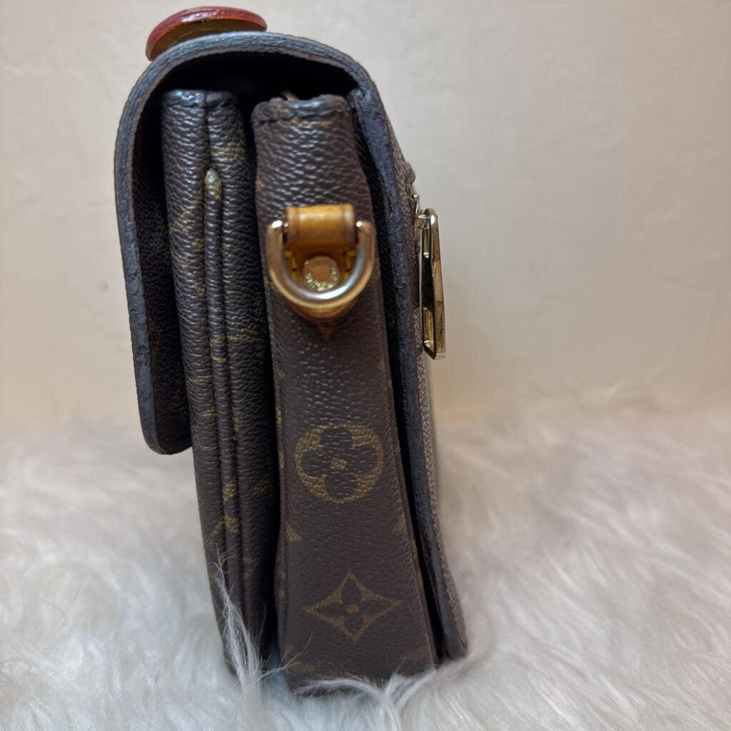 Monogram Metis
