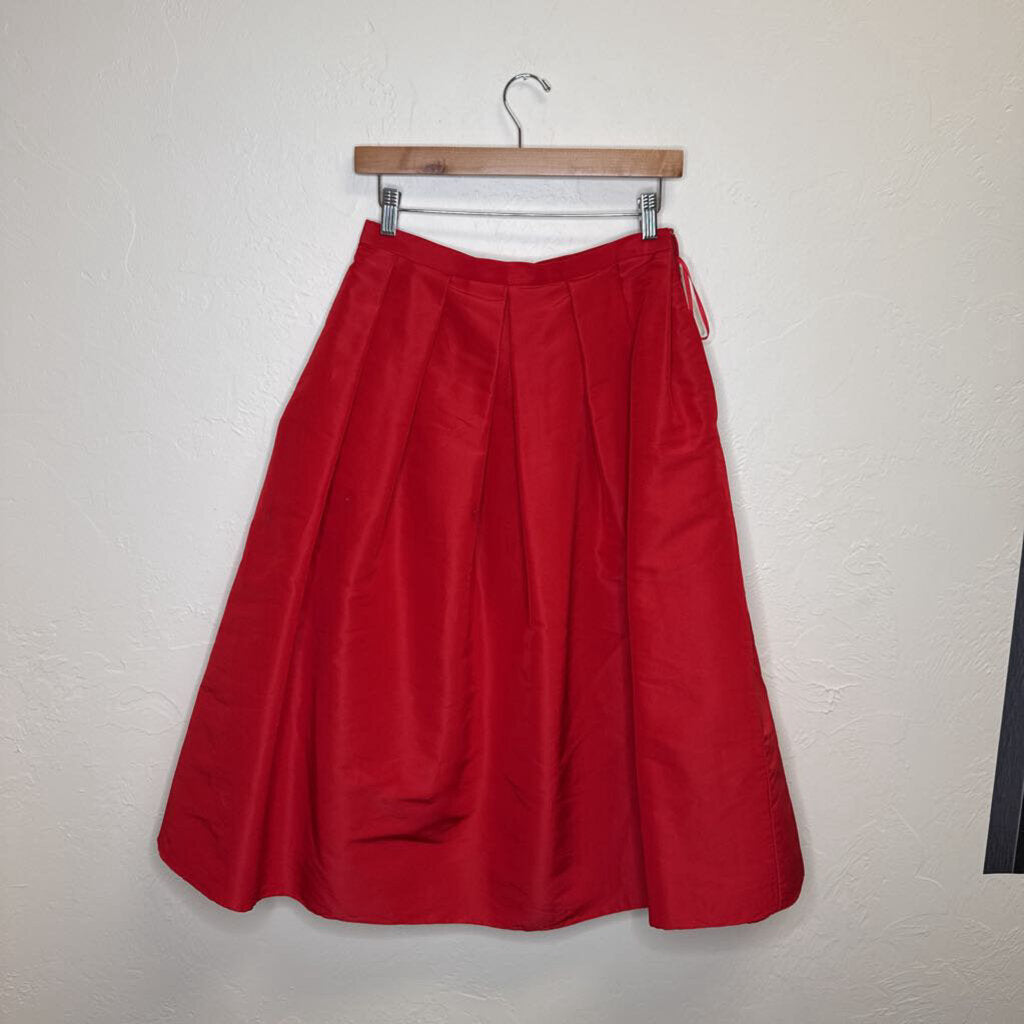 Pleated tea lenth with pockets