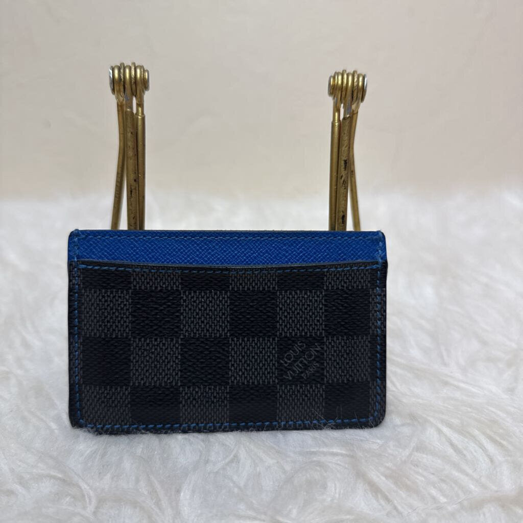 Damier Graphite Pattern
