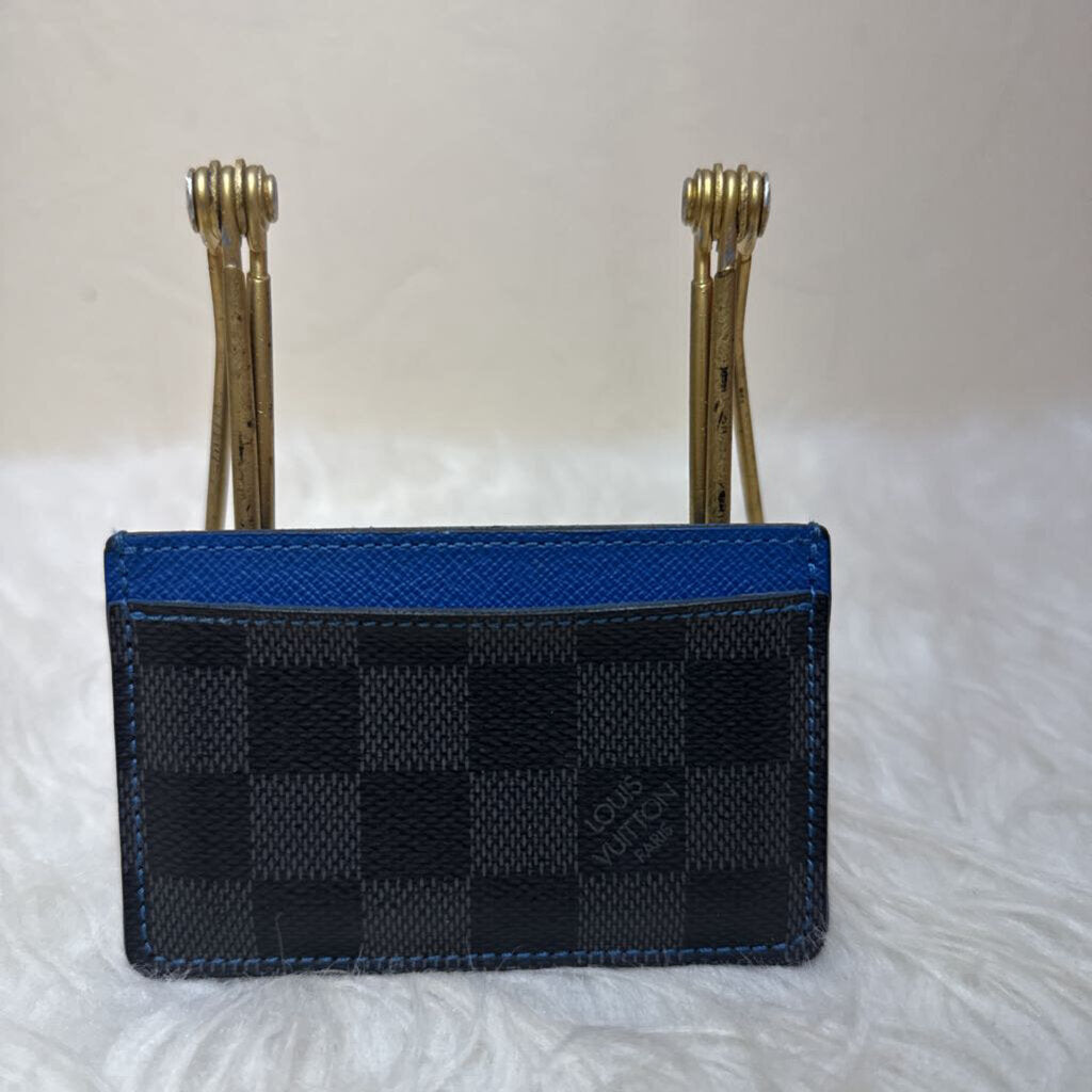 Damier Graphite Pattern