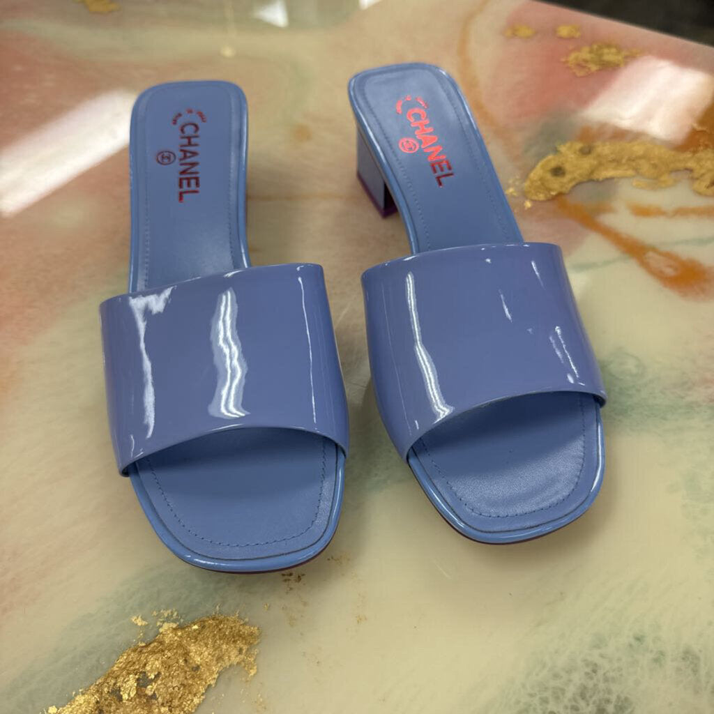 Interlocking CC Logo Patent Leather Slides