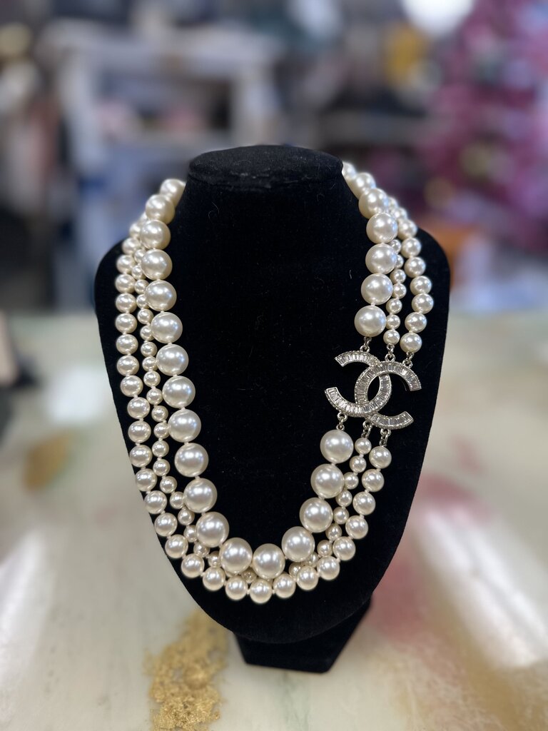 Triple Strand Faux Pearl and Strass Choker
