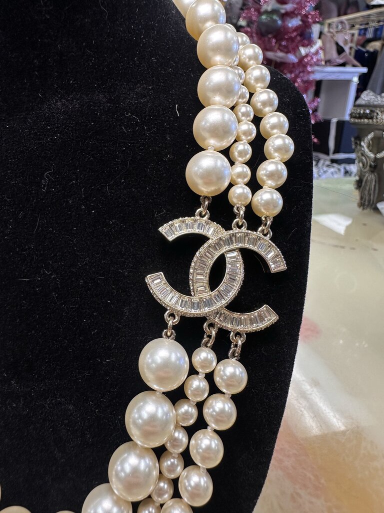 Triple Strand Faux Pearl and Strass Choker