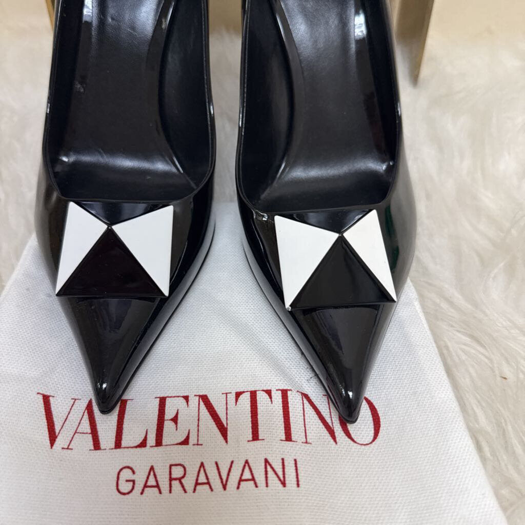 One Stud Patent Leather Pump