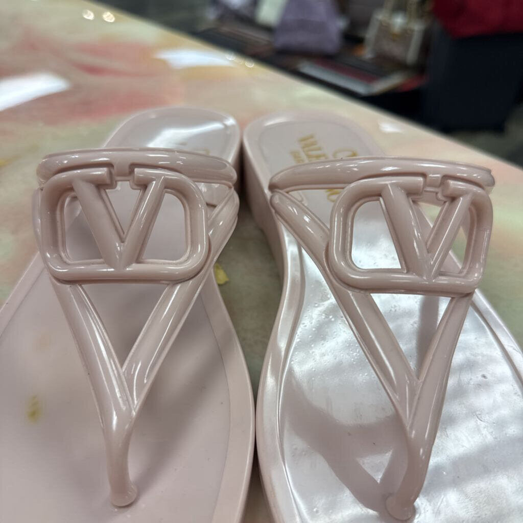 2025 V-Logo Signature Rubber Thong