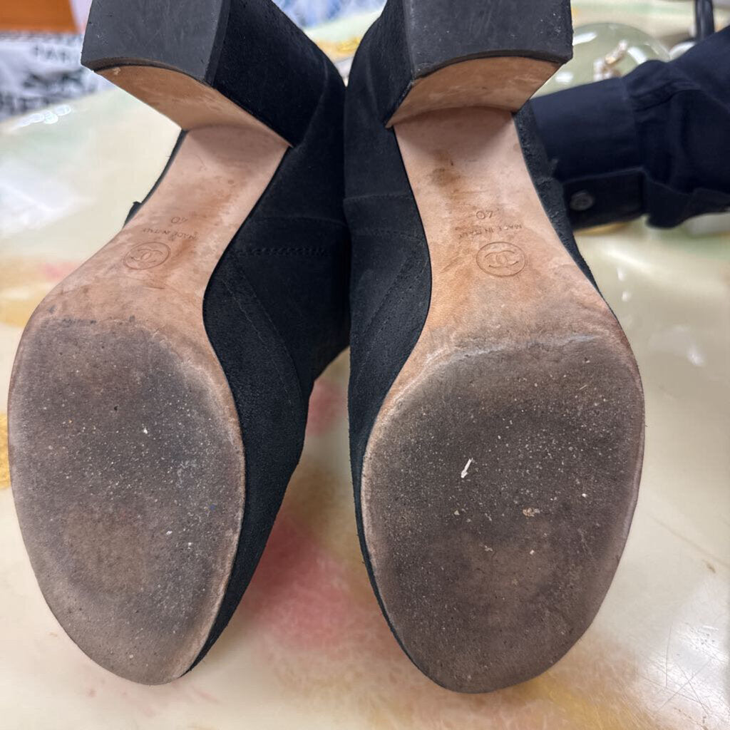 Black Booties with Chain Accent / Box