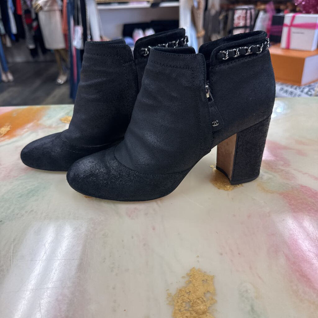 Black Booties with Chain Accent / Box