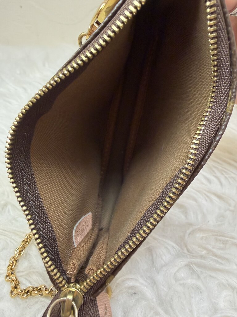 Monogram 1 Rue Scribe Paris Pochette