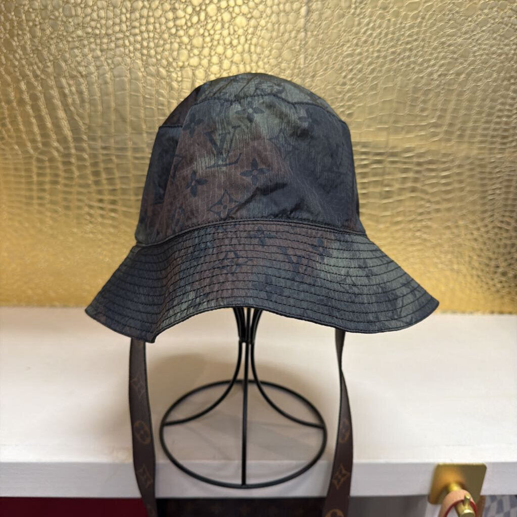 Camo bucket hat with leather strap