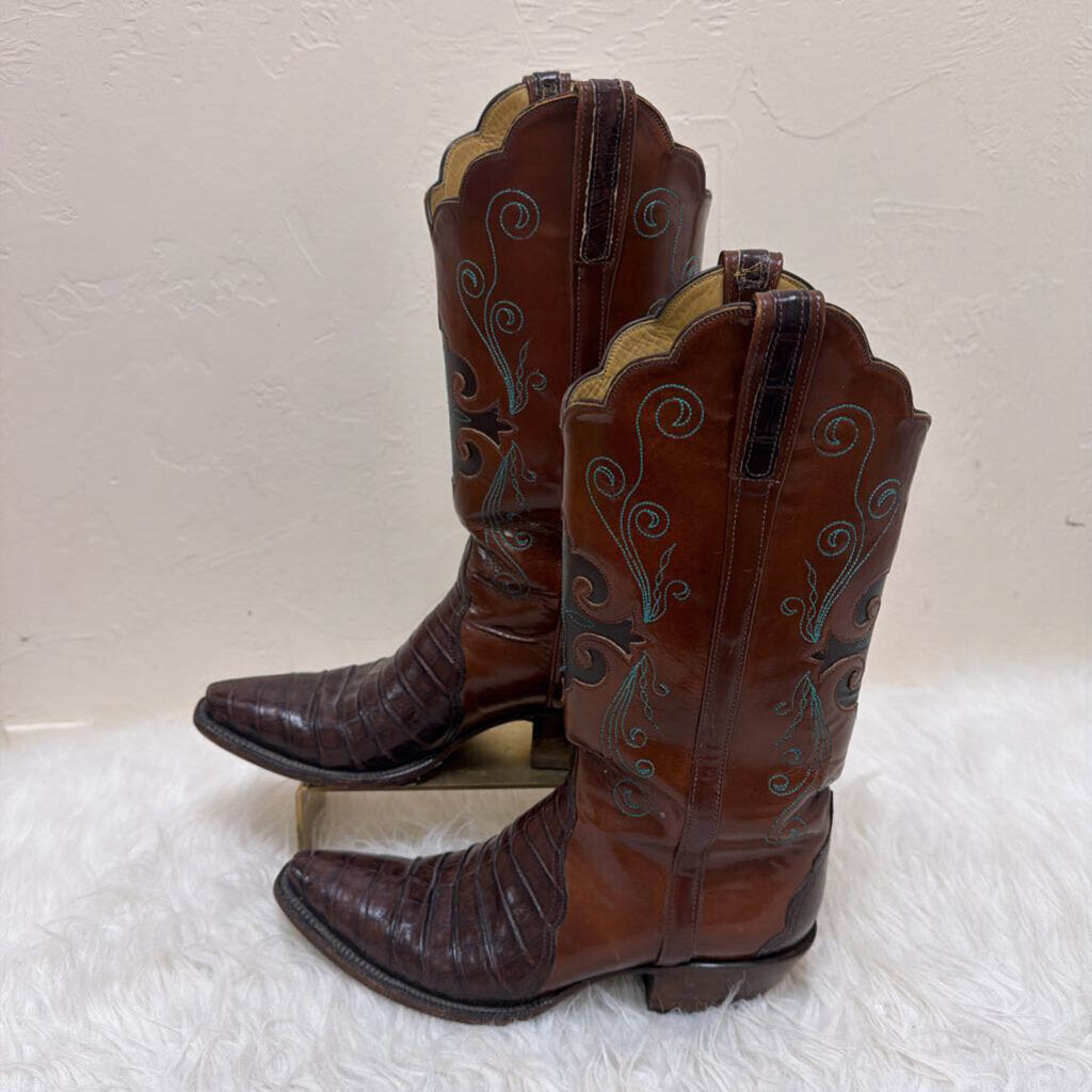 Alligator Embroidered Accent Brown Boots