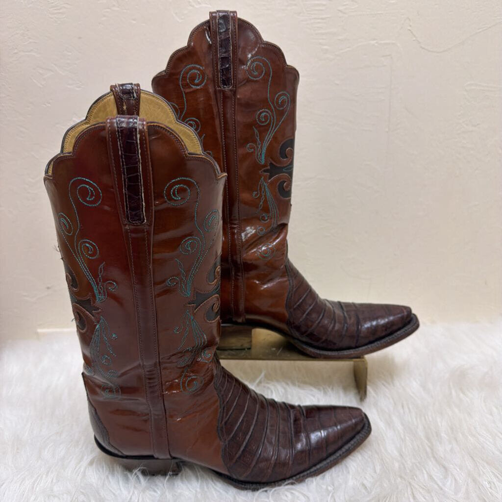 Alligator Embroidered Accent Brown Boots