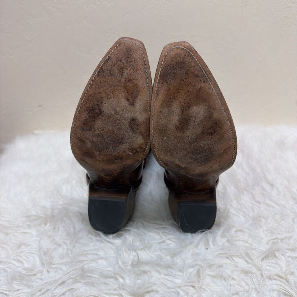 Alligator Embroidered Accent Brown Boots